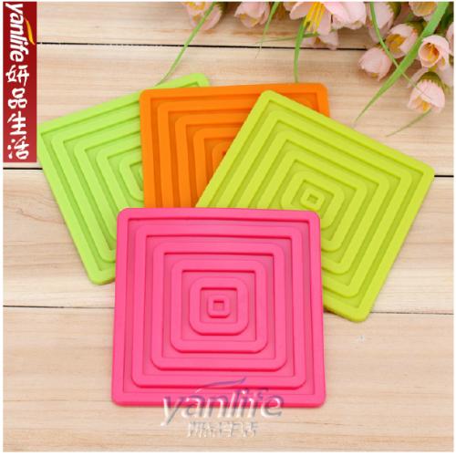 日本 方形硅胶隔热杯垫 餐具垫 防滑垫 防滑开瓶盖 9.5厘米 1202